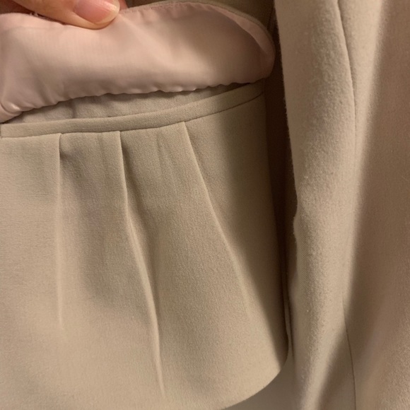 Beautiful H&M lined nude blazer - Picture 4 of 6